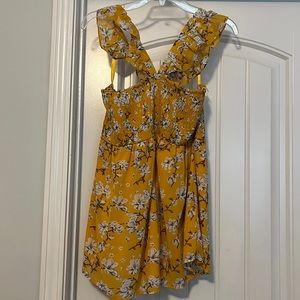 Large mustard yellow flowy top